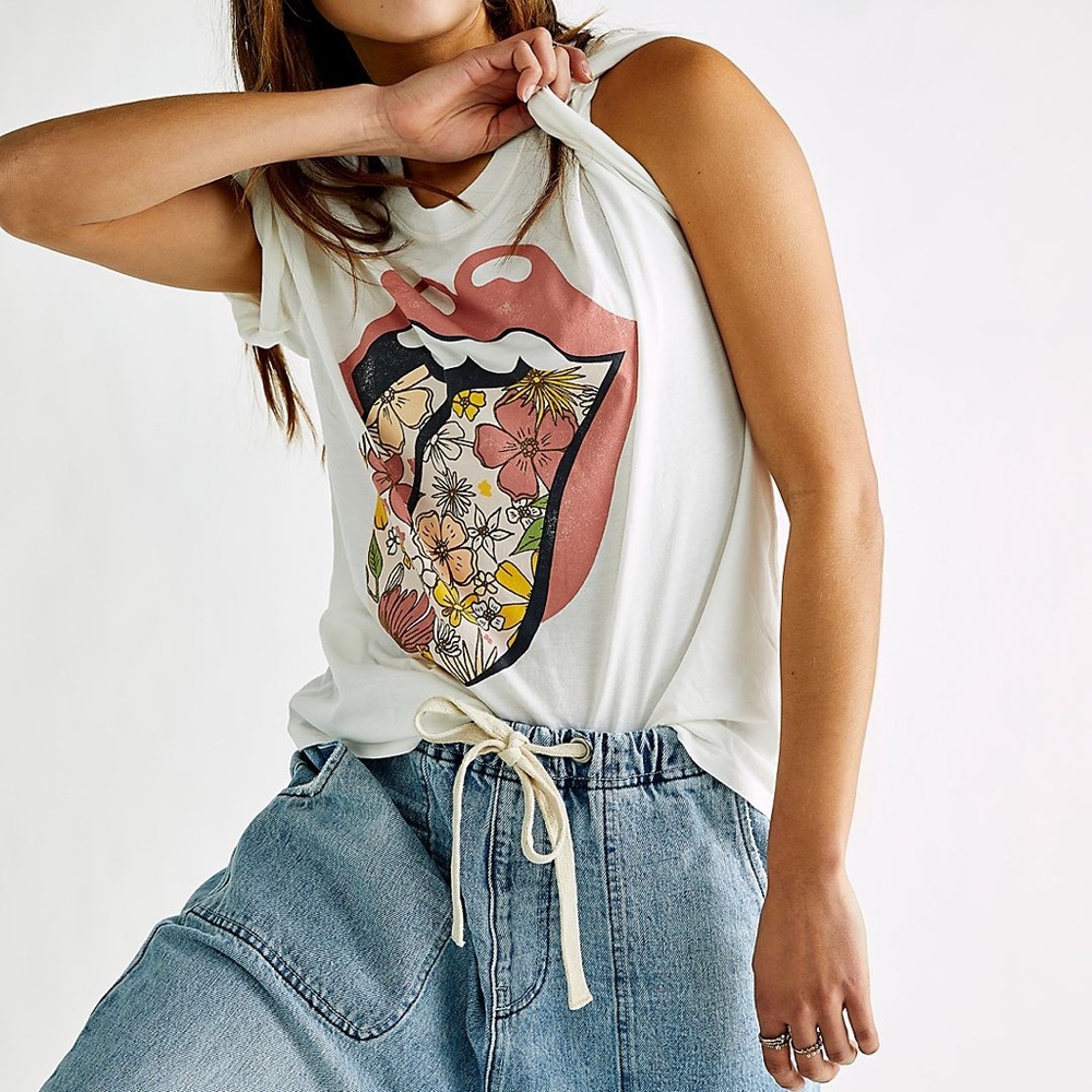 Free People Stones flower tongue Short Sleeve tee
